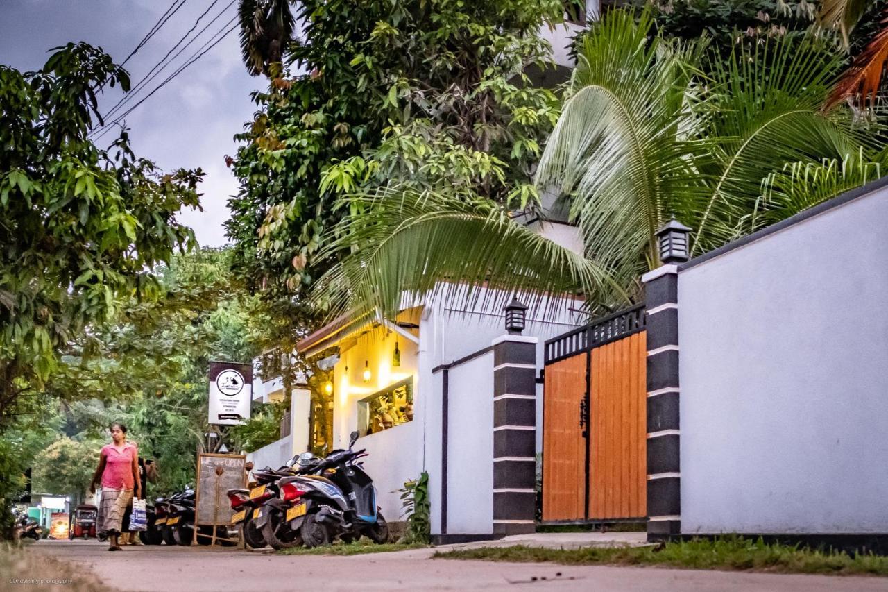 Dorian Guest House And Restaurant Weligama Esterno foto