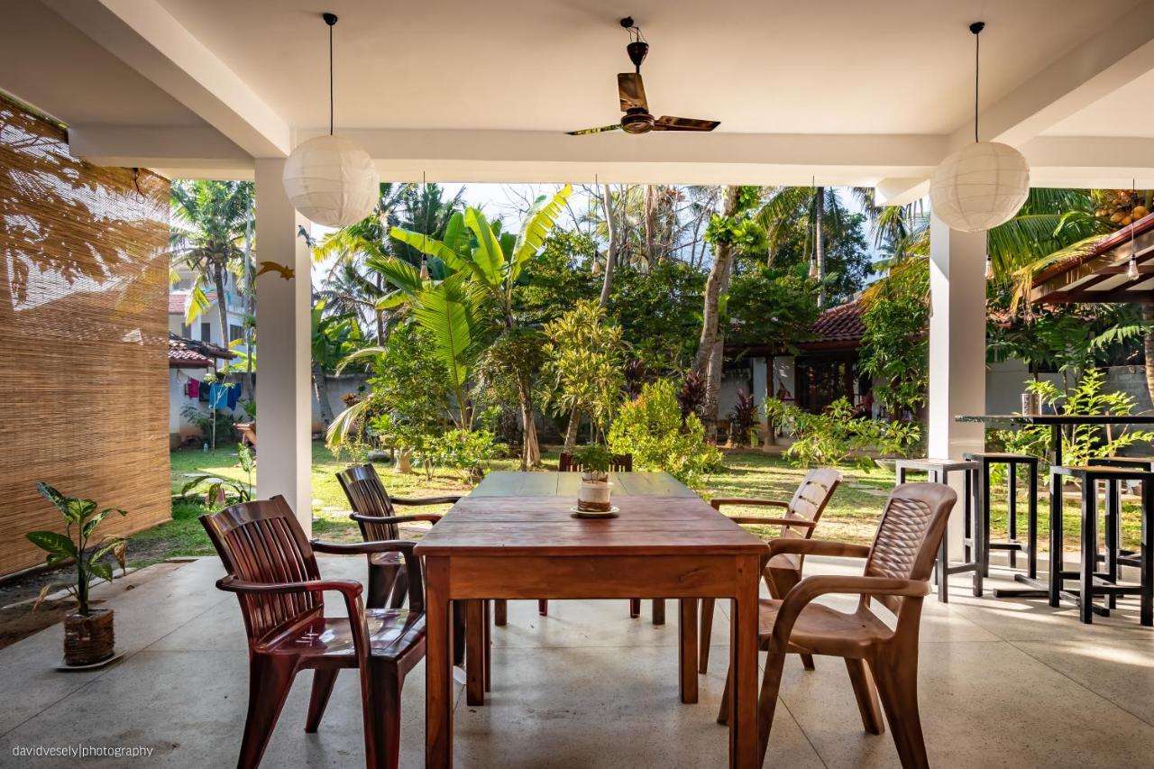 Dorian Guest House And Restaurant Weligama Esterno foto