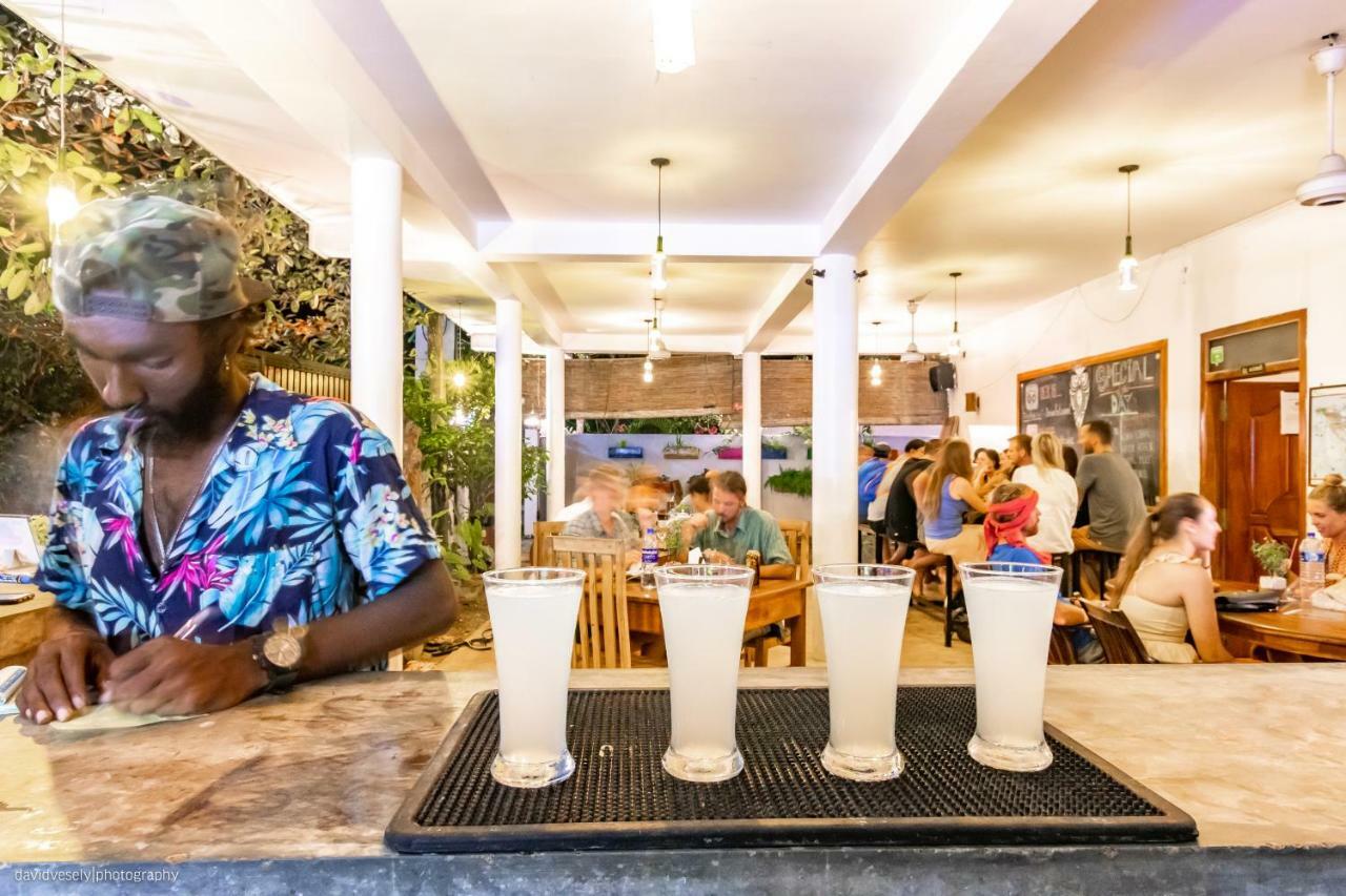 Dorian Guest House And Restaurant Weligama Esterno foto